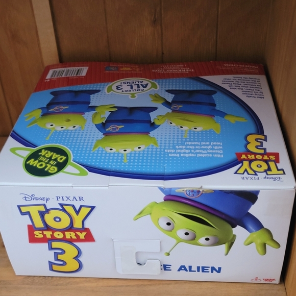 Toy Story Space Alien Glow in the Dark Pizza Planet Thinkway Target RARE - Picture 4 of 6
